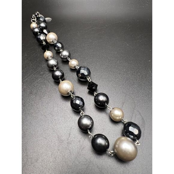 White House Black Market Beaded Necklace - Picture 5 of 6